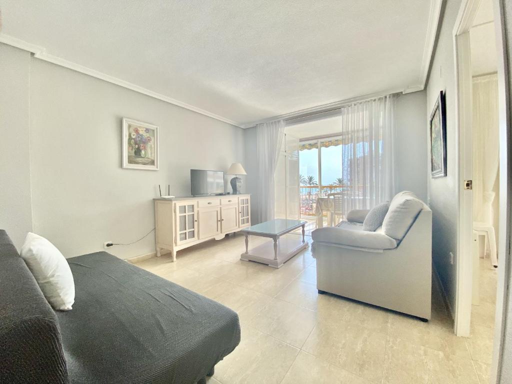 Salón del apartamento Niza 22 en la playa de San Juan, Alicante