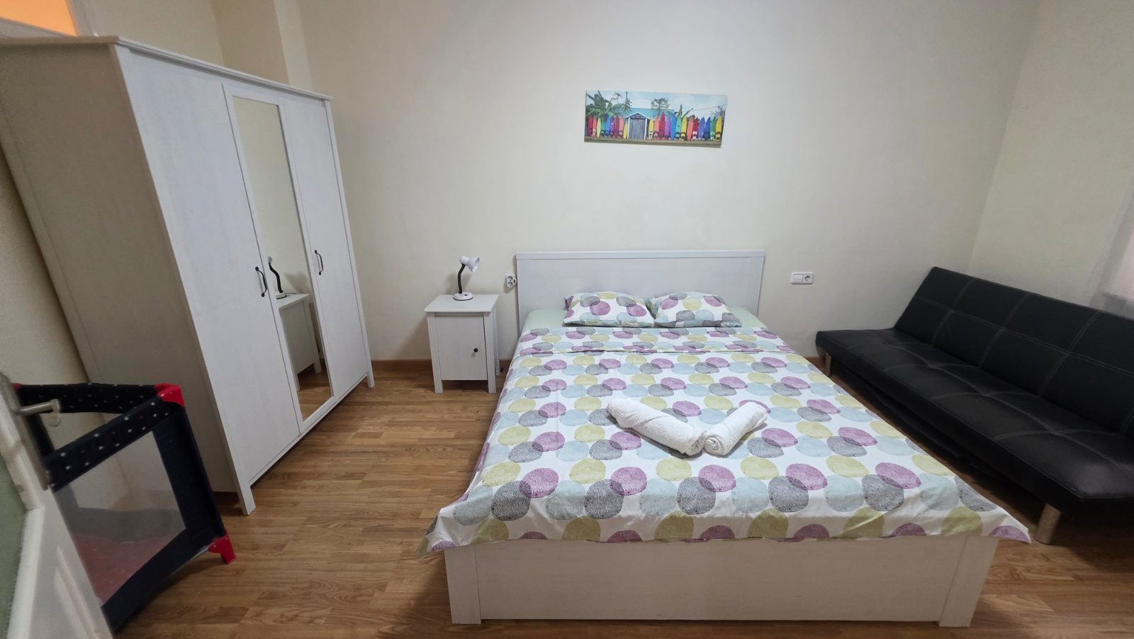 Dormitorio doble con cama de 1,50 y sofá cama