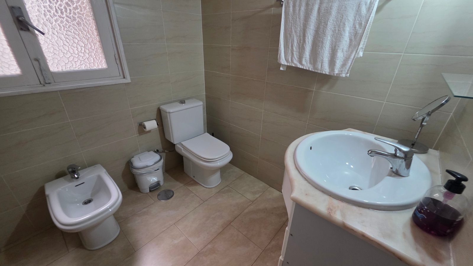 Baño completo con bidé